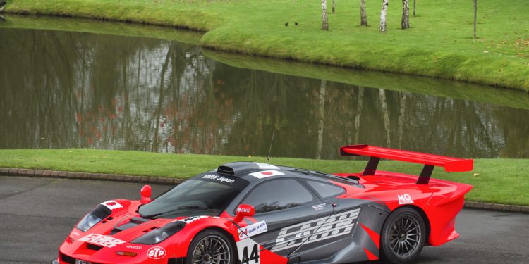 Este Mclaren F1 GTR é homologado para circular na via publica... E está à venda! 41