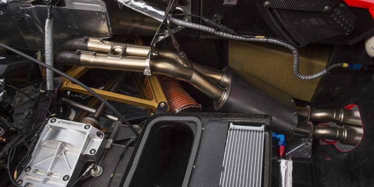 Este Mclaren F1 GTR é homologado para circular na via publica... E está à venda! 13