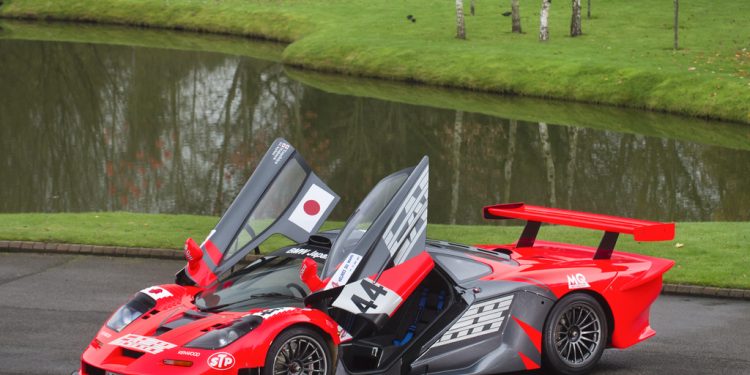 Este Mclaren F1 GTR é homologado para circular na via publica... E está à venda! 42
