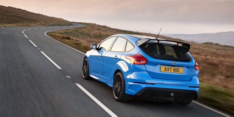 Ford Focus RS recebe motorização híbrida com 400cv! 15