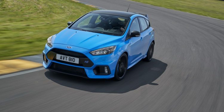 Ford Focus RS recebe motorização híbrida com 400cv! 14