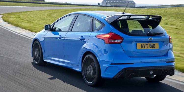 Ford Focus RS recebe motorização híbrida com 400cv! 13