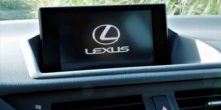 Lexus CT200H: Um premium de olhos em bico! 32