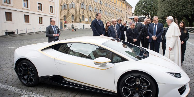 Lamborghini do Papa Francisco pode ultrapassar os 300.000€! 22