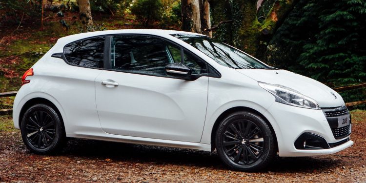 Podemos dizer "Adeus" ao Peugeot 208 de 3 portas! 24