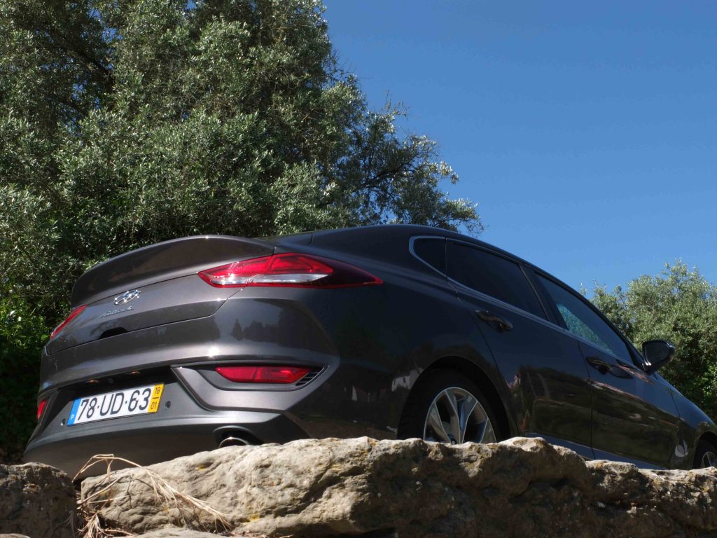 Hyundai i30 Fastback 1.4 Turbo GDI: Elegante, imponente e eficaz! 20