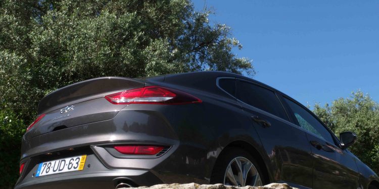 Hyundai i30 Fastback 1.4 Turbo GDI: Elegante, imponente e eficaz! 59