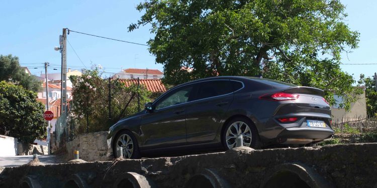 Hyundai i30 Fastback 1.4 Turbo GDI: Elegante, imponente e eficaz! 48