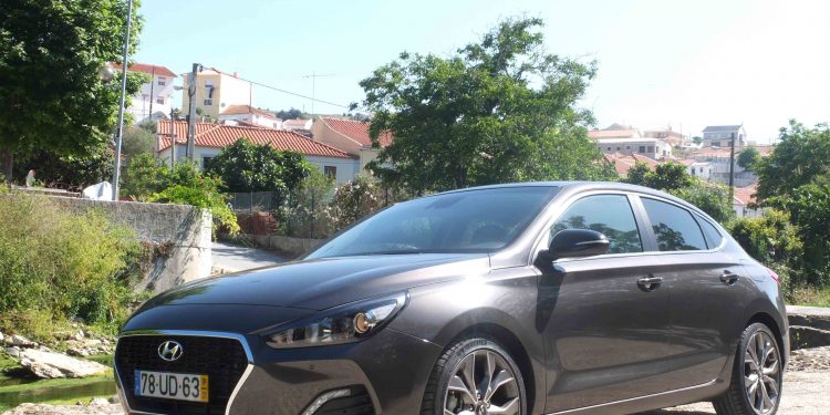 Hyundai i30 Fastback 1.4 Turbo GDI: Elegante, imponente e eficaz! 52