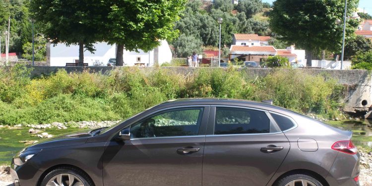 Hyundai i30 Fastback 1.4 Turbo GDI: Elegante, imponente e eficaz! 53