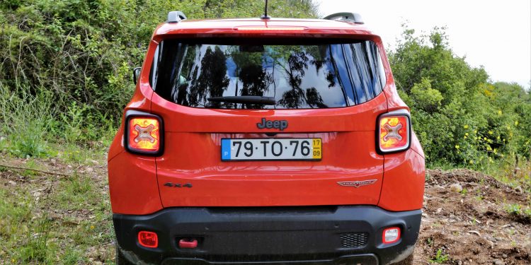 Jeep Renegade Trailhawk 2.0 4X4: Aventura em modo premium! 54 Jeep Renegade Trailhawk 2.0 4X4: Aventura em modo premium! 54