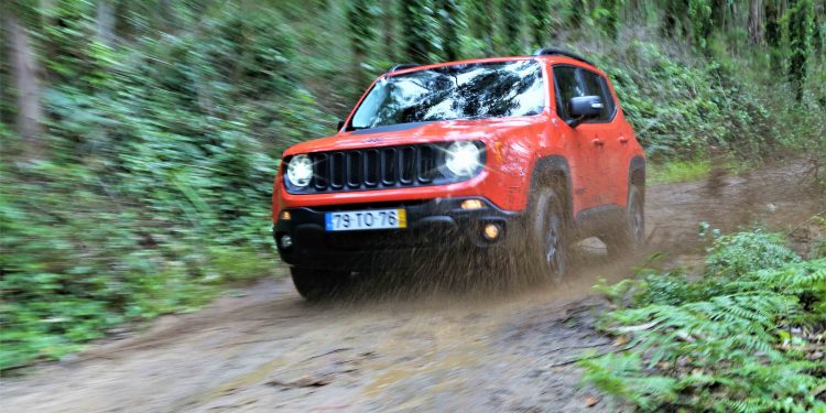 Jeep Renegade Trailhawk 2.0 4X4: Aventura em modo premium! 60 Jeep Renegade Trailhawk 2.0 4X4: Aventura em modo premium! 60