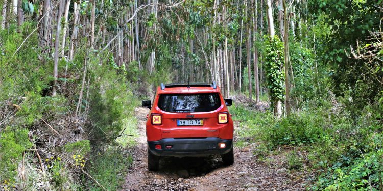 Jeep Renegade Trailhawk 2.0 4X4: Aventura em modo premium! 29 Jeep Renegade Trailhawk 2.0 4X4: Aventura em modo premium! 29