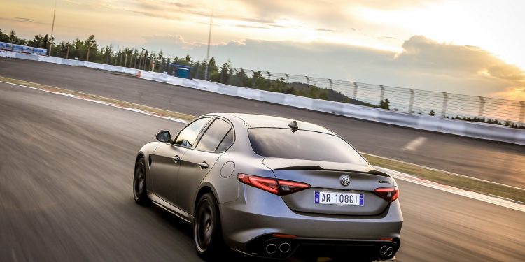 Alfa Romeo lança edições limitadas "NRing" do Giulia e Stelvio Quadrifoglio na Europa! 17