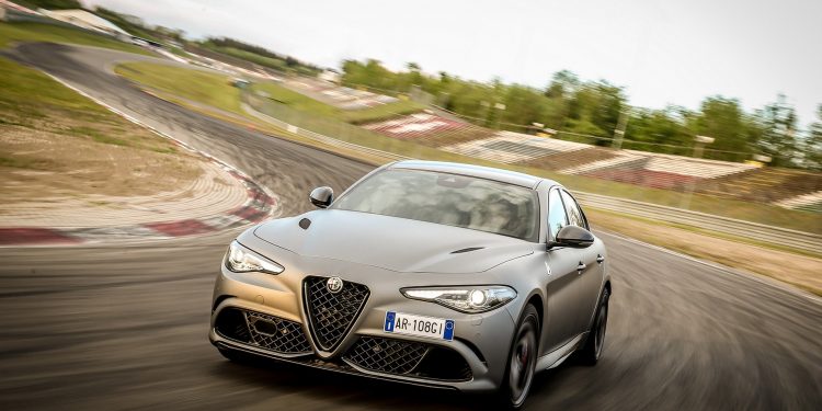 Alfa Romeo lança edições limitadas "NRing" do Giulia e Stelvio Quadrifoglio na Europa! 13