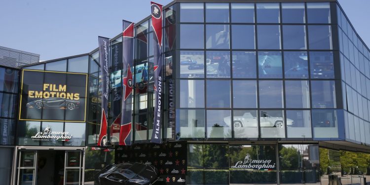 Lamborghini Celebra as suas "estrelas de cinema" com uma exposição! 17
