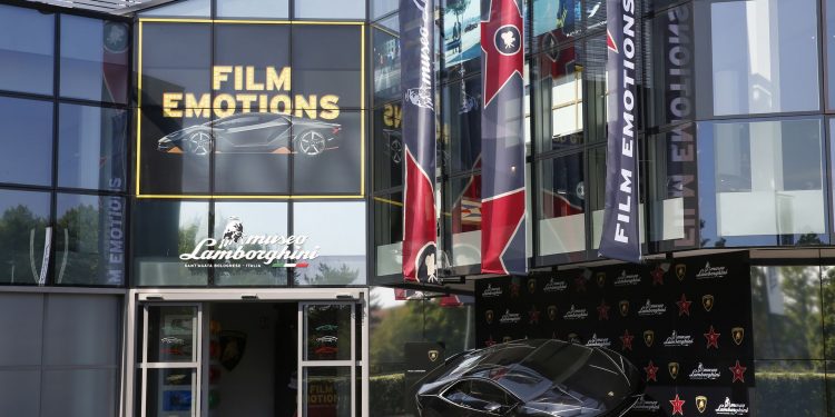 Lamborghini Celebra as suas "estrelas de cinema" com uma exposição! 13