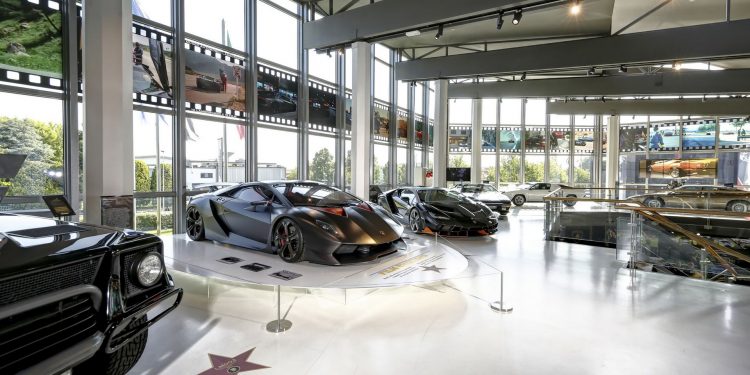 Lamborghini Celebra as suas "estrelas de cinema" com uma exposição! 34