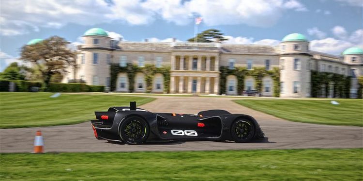 Este é o primeiro automóvel totalmente autónomo a atacar a rampa de Goodwood! 13