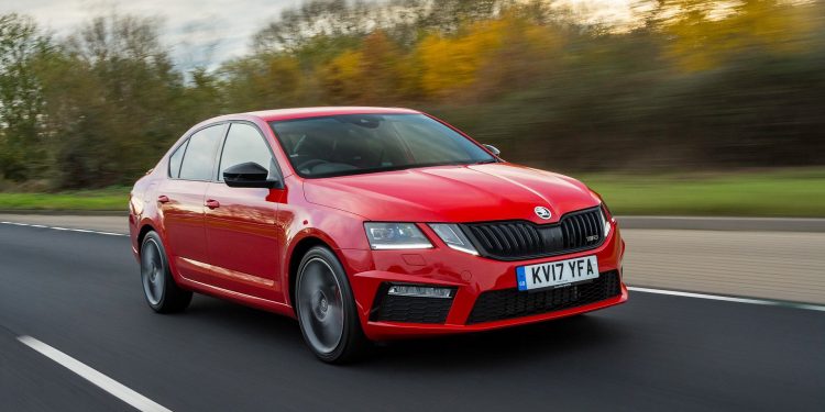 Skoda Octavia recebe novo look e motorizações híbridas! 15