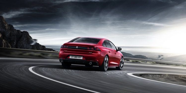 Peugeot prepara 508 Plug-in Hybrid com 300cv para 2019! 17