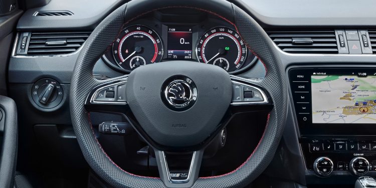 Skoda Octavia recebe novo look e motorizações híbridas! 21