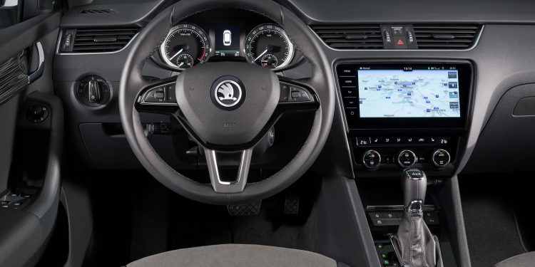 Skoda Octavia recebe novo look e motorizações híbridas! 19