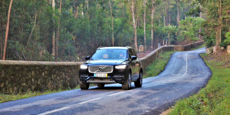 Volvo XC90 T8 Plug-Hybrid Inscription: Ecologia de Luxo! 65