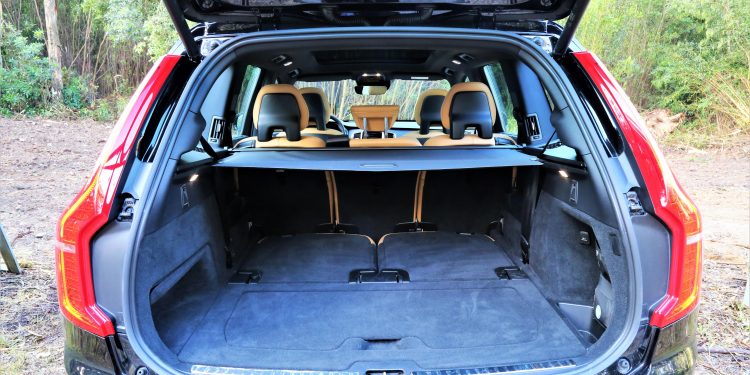 Volvo XC90 T8 Plug-Hybrid Inscription: Ecologia de Luxo! 59