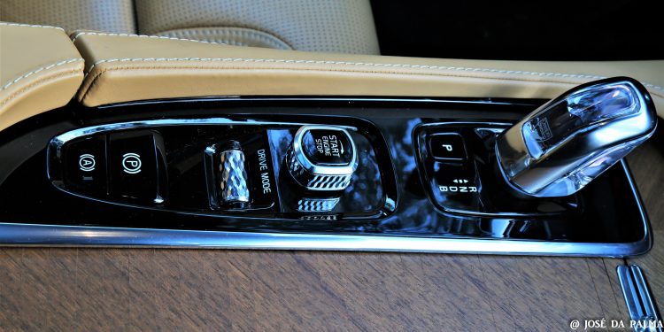 Volvo XC90 T8 Plug-Hybrid Inscription: Ecologia de Luxo! 55