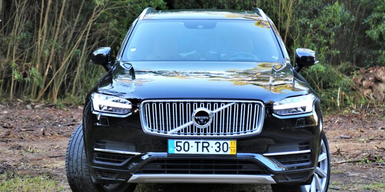 Volvo XC90 T8 Plug-Hybrid Inscription: Ecologia de Luxo! 76
