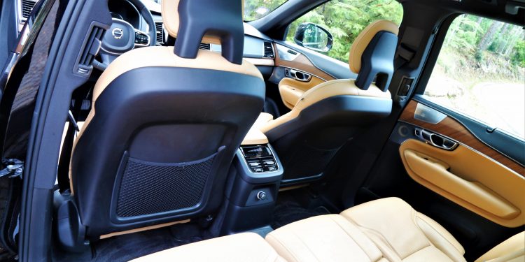 Volvo XC90 T8 Plug-Hybrid Inscription: Ecologia de Luxo! 48