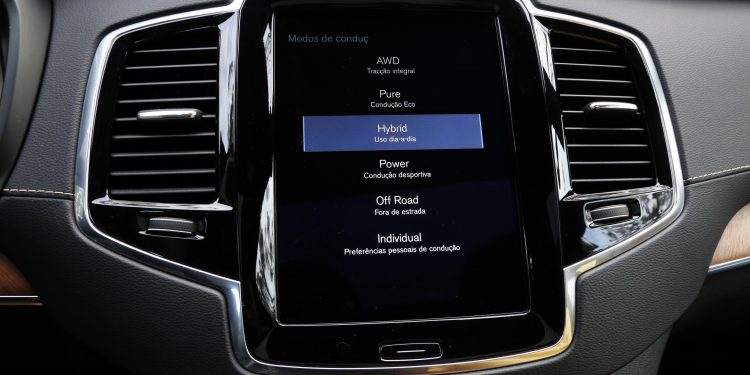 Volvo XC90 T8 Plug-Hybrid Inscription: Ecologia de Luxo! 32