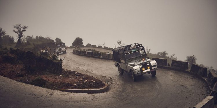 Esta pequena Vila do Himalaias tem uma frota de Land Rover Defender! 28 Esta pequena Vila do Himalaias tem uma frota de Land Rover Defender! 28