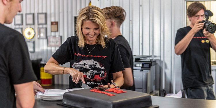 Hennessey celebra o automóvel 10.000 com um Ford Mustang de 800cv! 39