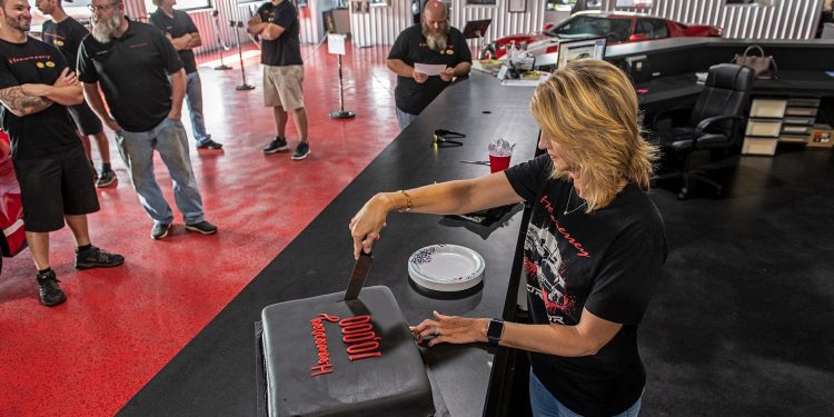 Hennessey celebra o automóvel 10.000 com um Ford Mustang de 800cv! 32