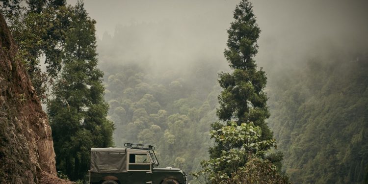 Esta pequena Vila do Himalaias tem uma frota de Land Rover Defender! 26 Esta pequena Vila do Himalaias tem uma frota de Land Rover Defender! 26