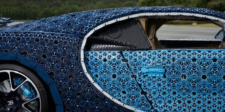Este Bugatti Chiron em LEGO com tamanho real é o sonho de qualquer criança! 23