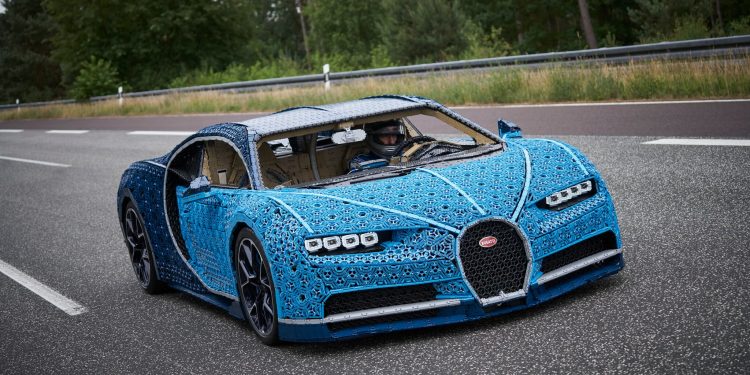 Este Bugatti Chiron em LEGO com tamanho real é o sonho de qualquer criança! 29