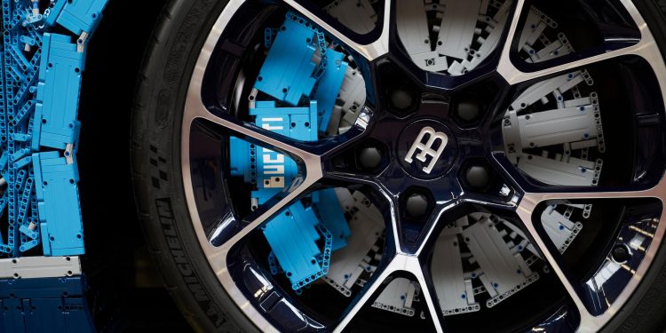 Este Bugatti Chiron em LEGO com tamanho real é o sonho de qualquer criança! 30