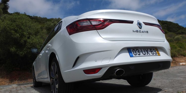 Renault Mégane Grand Coupe Executive 1.2 tCe: Elegância inovadora! 35