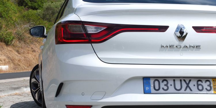 Renault Mégane Grand Coupe Executive 1.2 tCe: Elegância inovadora! 37