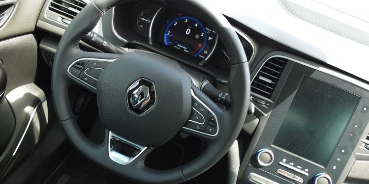 Renault Mégane Grand Coupe Executive 1.2 tCe: Elegância inovadora! 52