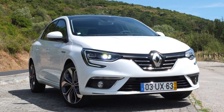 Renault Mégane Grand Coupe Executive 1.2 tCe: Elegância inovadora! 25