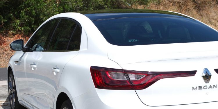 Renault Mégane Grand Coupe Executive 1.2 tCe: Elegância inovadora! 34