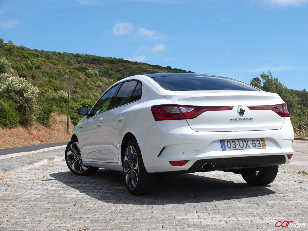 Renault Mégane Grand Coupe Executive 1.2 tCe: Elegância inovadora! 19