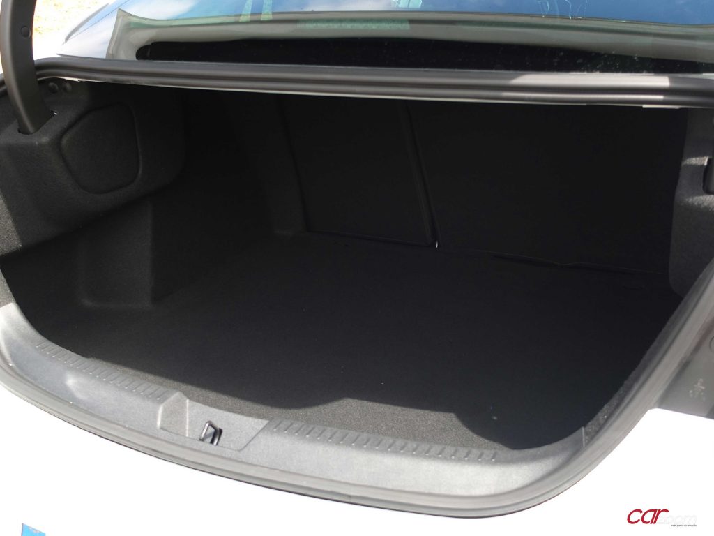 Renault Mégane Grand Coupe Executive 1.2 tCe: Elegância inovadora! 20