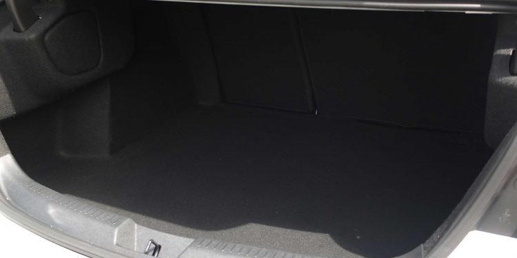 Renault Mégane Grand Coupe Executive 1.2 tCe: Elegância inovadora! 38