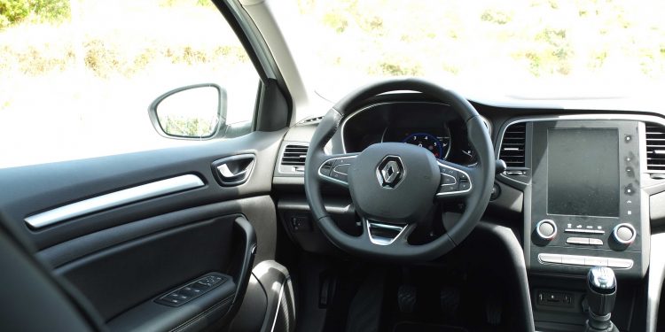 Renault Mégane Grand Coupe Executive 1.2 tCe: Elegância inovadora! 45