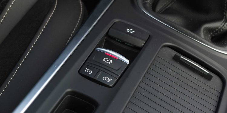 Renault Mégane Grand Coupe Executive 1.2 tCe: Elegância inovadora! 48